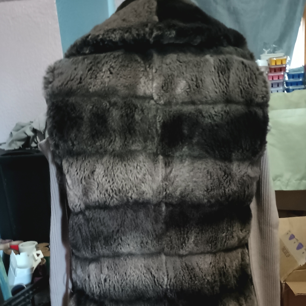 Faux Fur NWT Antonio Melani Collared Vest - Picture 5 of 7